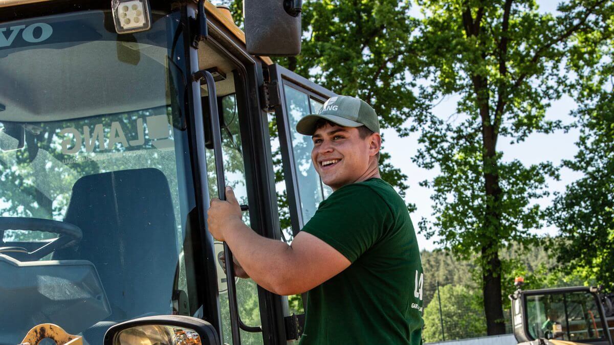 PIUS,
21 Jahre alt, Ausgelernter Garten- und Landschaftsbauer